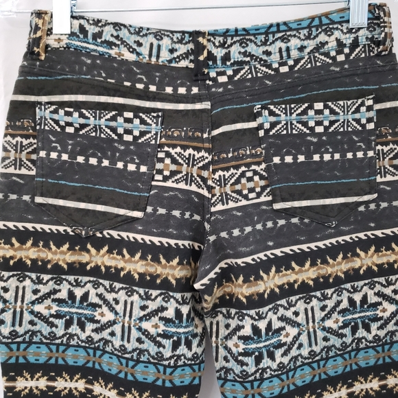 Shylo Jegging Pants Graphic Prints - Picture 4 of 7